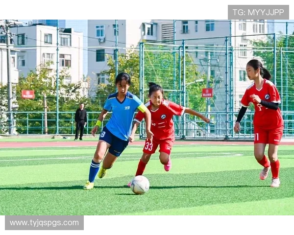 足球明星在绿茵场上的精彩瞬间与激情对决的比赛图片集锦