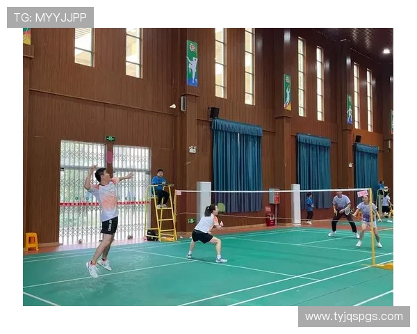 武汉羽毛球队与北京羽毛球队赛后复盘团队协作的精彩瞬间与经验分享